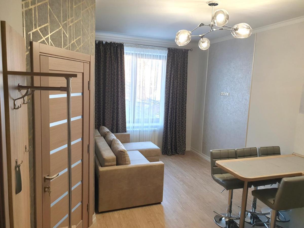 Apartment Sweethome 1 Free Parking Uzjhorod Exteriör bild